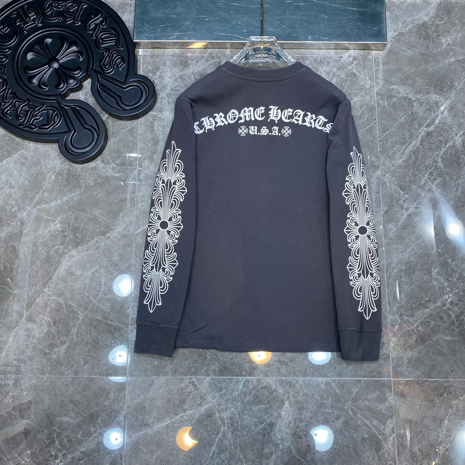 P160 Chrome Hearts 🍁Long T series🍁 Available simultaneously at counters Chrome simple letter slogan ⭐ long-sleeved T-shirt Specially customized original 1:1 high weight comfortable fabric Recommended color: customized red Code numbers: S, M, L, XL